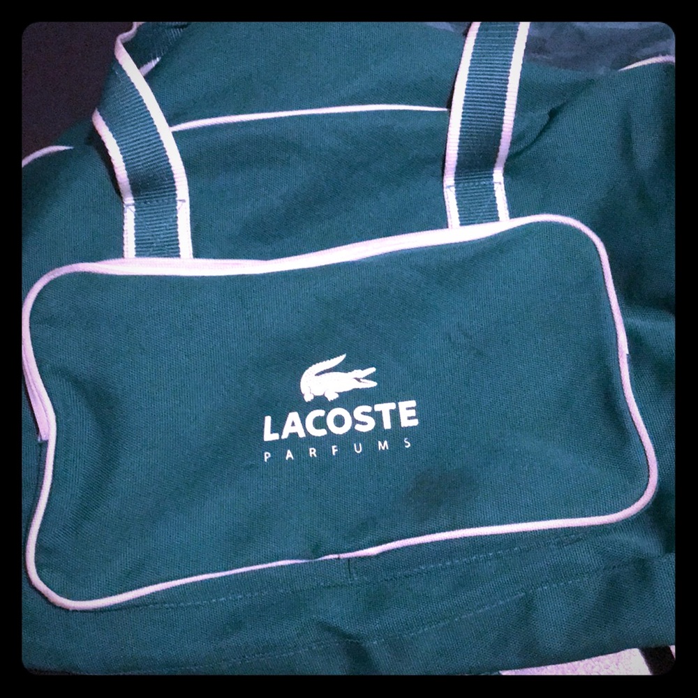 A cute travel Lacoste bag 💕
